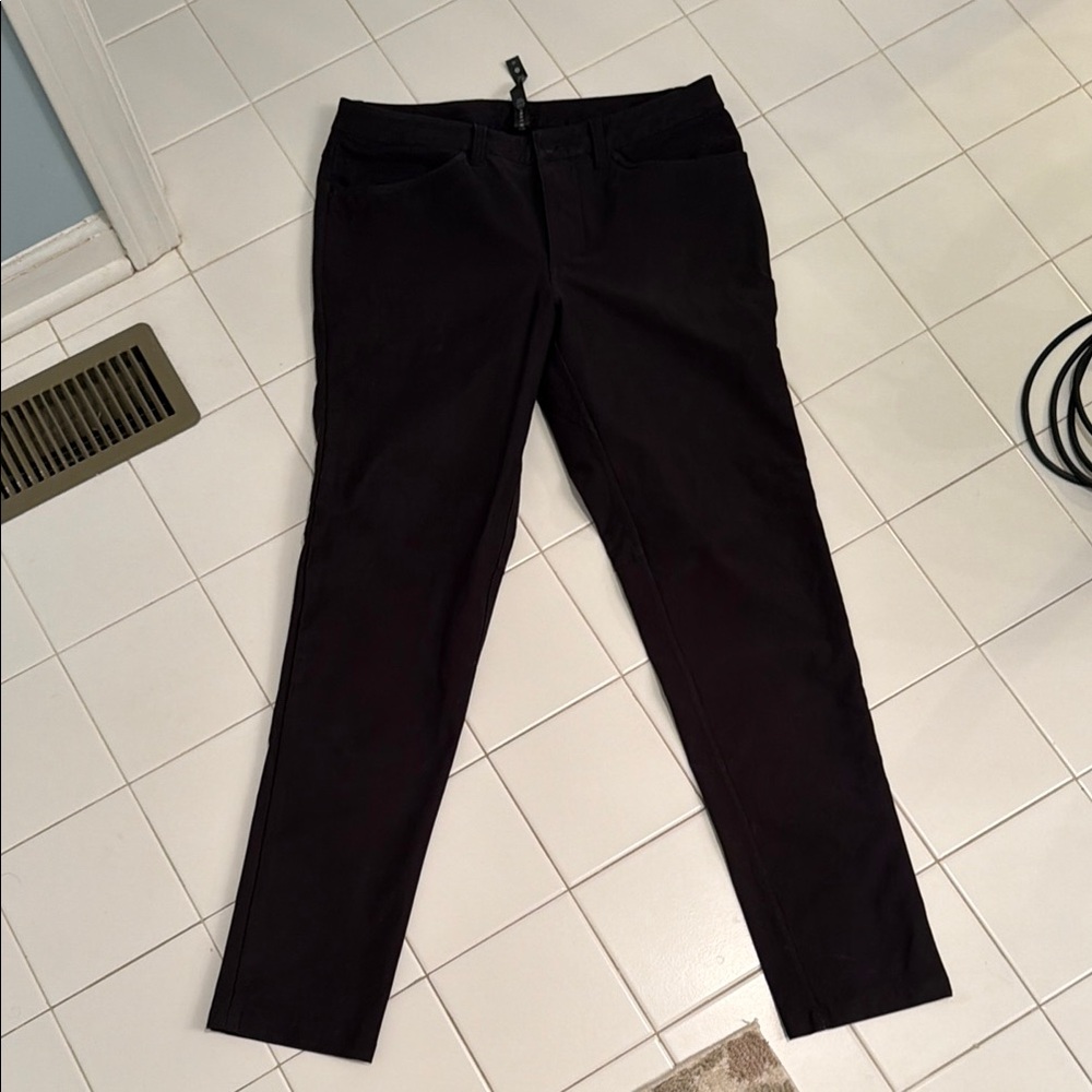 Lululemon Black ABC Classic-Fit Trouser
Warpstreme